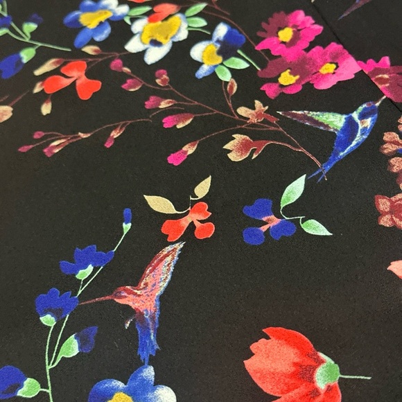 Express Women’s M Spaghetti Strap Floral Top Back Slit Hummingbird Lightweight - Picture 6 of 10